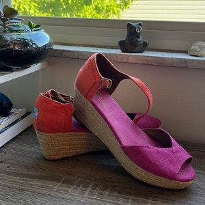 Beautiful Toms. Unable to wear anymore due to broken ankle